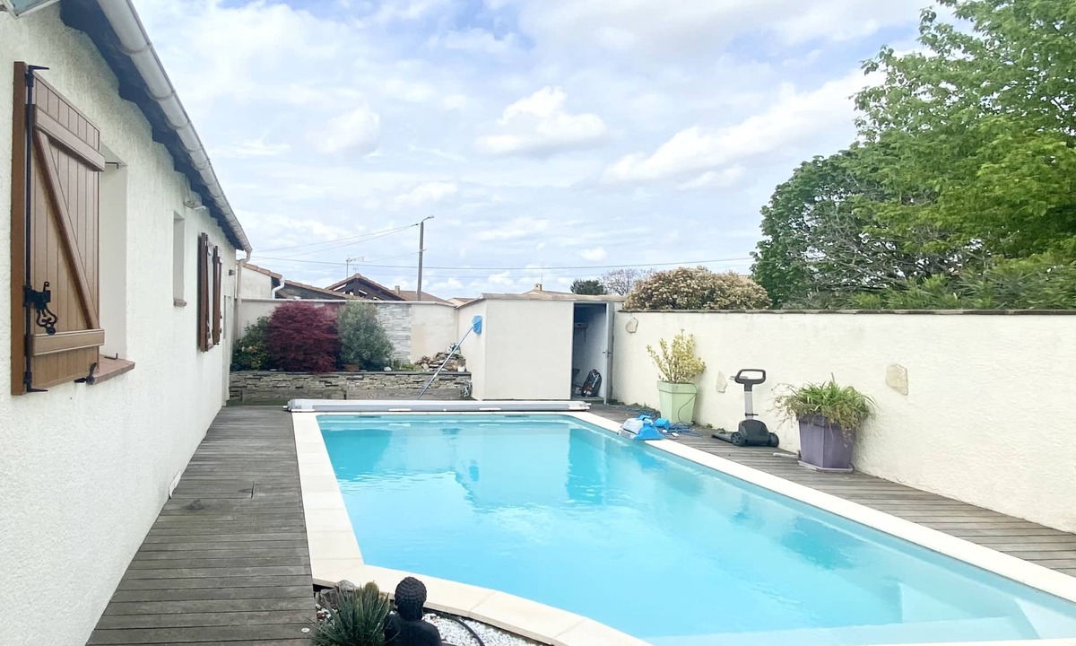 Manduel Villa | Villa with pool