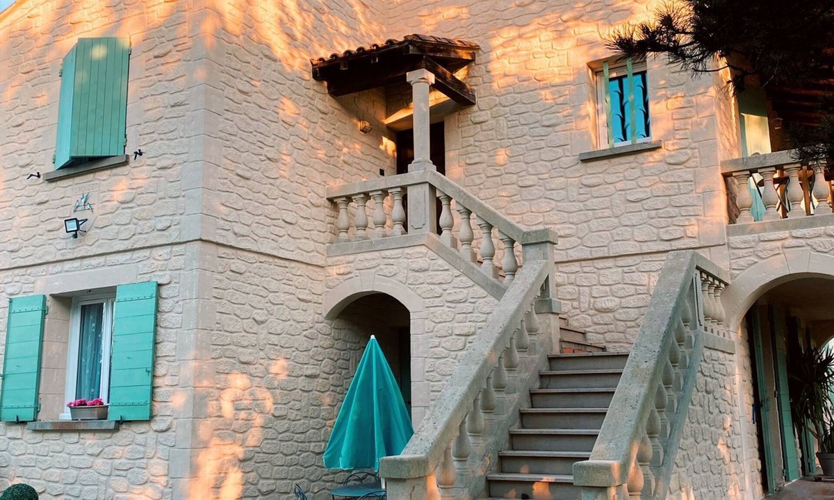 Saint-Quentin-la-Poterie House | Villa with pool