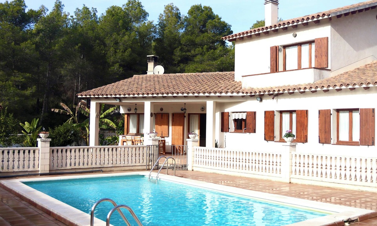 Castellet i la Gornal Villa | Villa with private pool - BBQ - 11 pers - 5 bedrroms