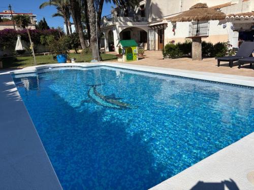 Coveta Fuma Ski Chalet | Villa with Private Pool & BBQ, Close to the Beach