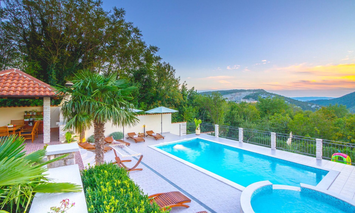 Grizane House | Villa with private pool in green oasis, only 3 km from the sea