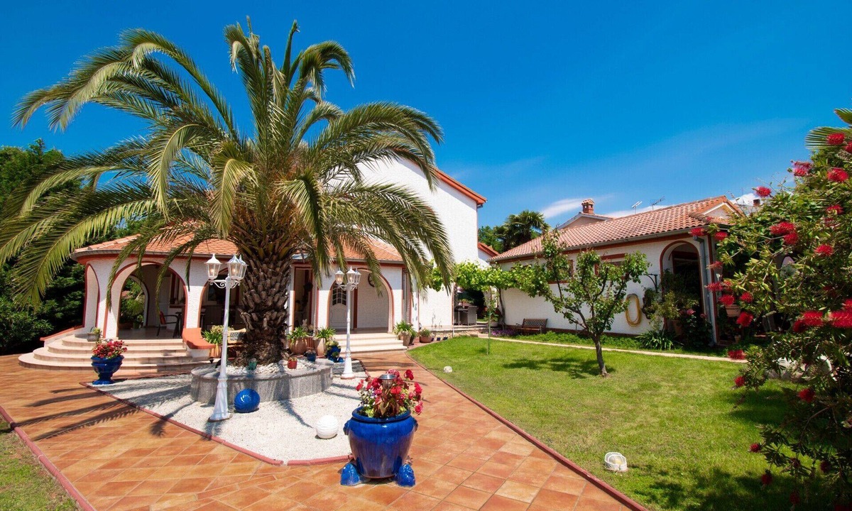 Kukci Villa | VILLA WITH PRIVATE POOL & LARGE GARDEN IN POREC