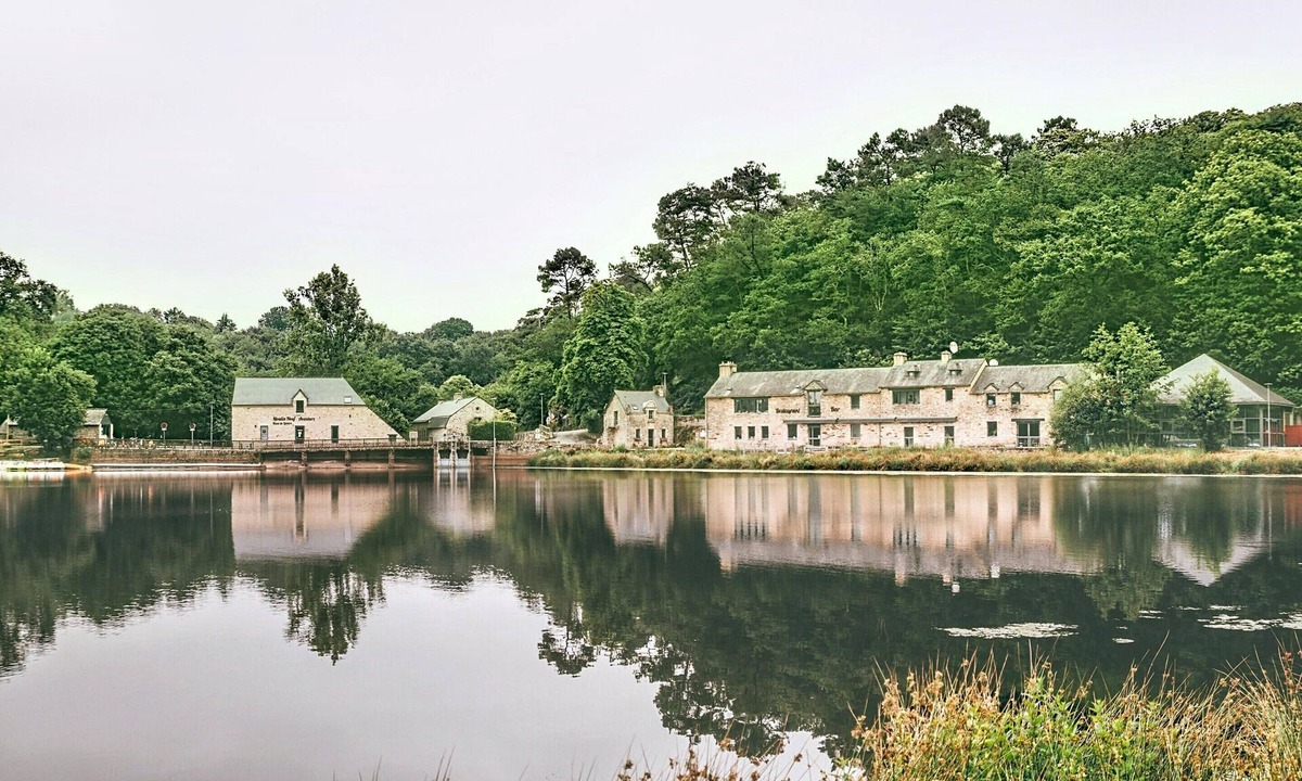Malansac Cottage | Villa With Private Terrace & Lake View