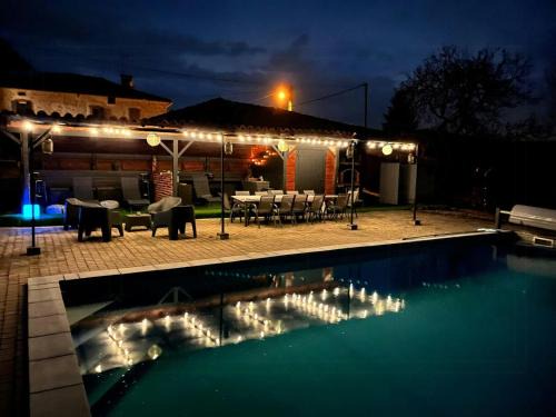 Cassagne House | Villa With Pyrenees View Near Foix
