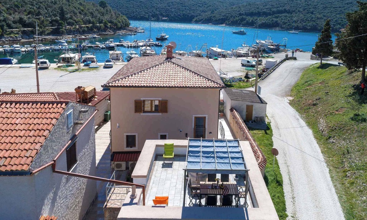 Rakalj Villa | Villa with roof terrace and whirlpool