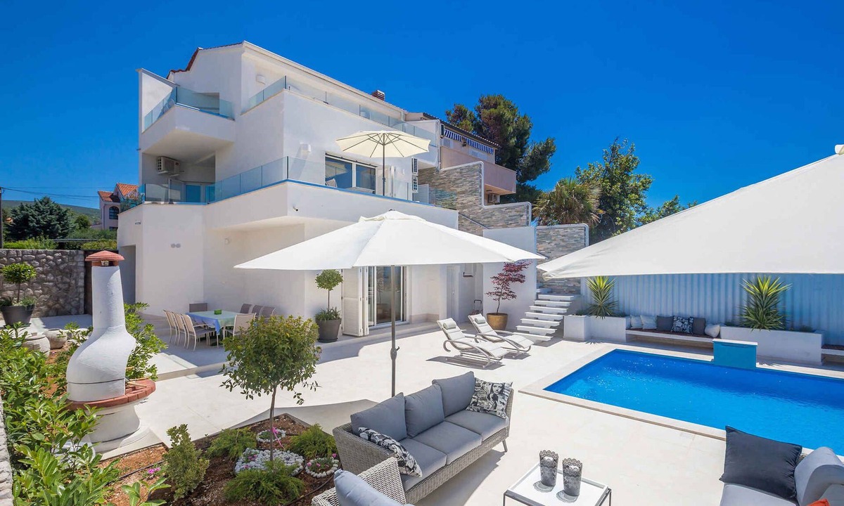 Punat Villa | Villa with sea view and pool
