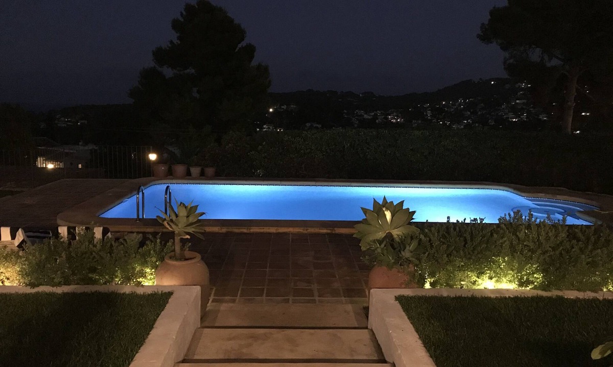 El Tosalet Ski Chalet | "Villa" with sea views. Urbanization Tosalet. Newly refurbished.garden & Pool