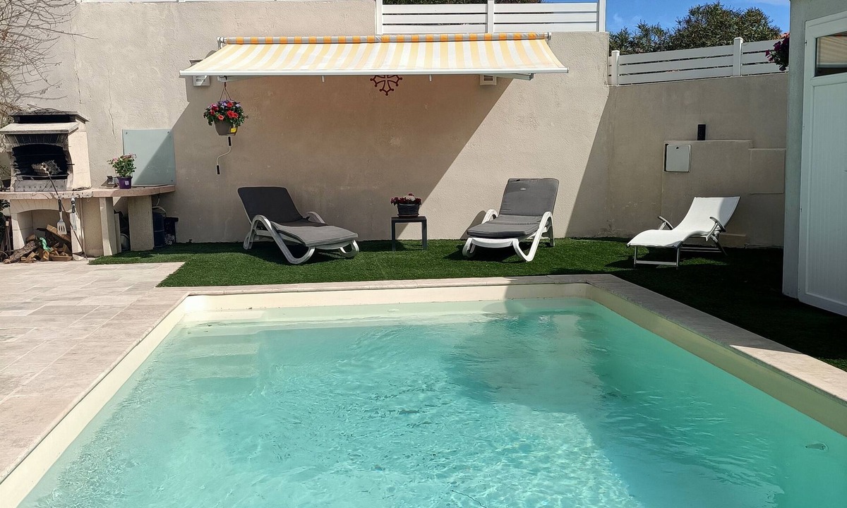Lespignan House | Villa with secure private pool 9km from the sea