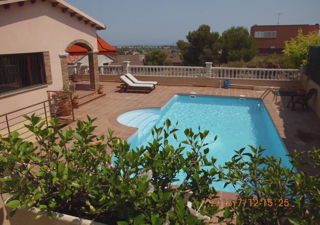 Roda de Bara House | VILLA WITH SWIMMING POOL-PRIVATE GARDEN 2KM FROM THE BEACH.