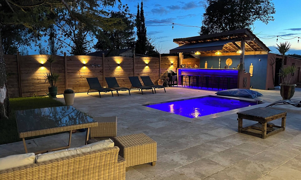 Fabregues Villa | Villa with swimming pool heated from May to October, set in wooded grounds