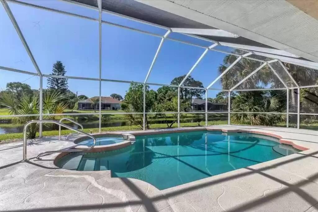 Long Meadow Villa | Villa with swimming pool & spa in quiet area