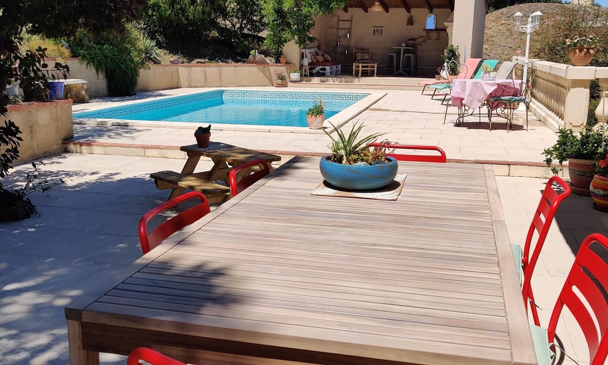 Torderes House | Villa with swimming pool among the cork oaks.