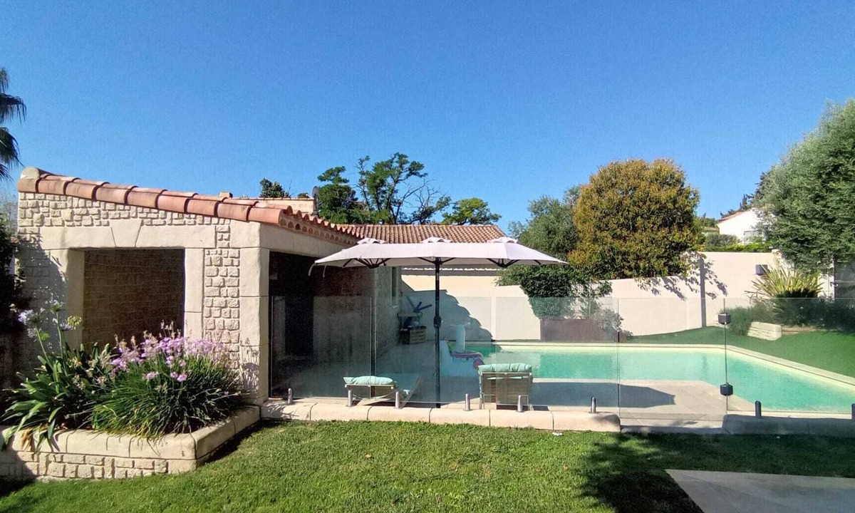 Saussan House | Villa with timeless charm, bright, warm and fully equipped.