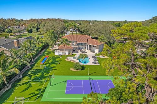 Parkland House | Villa wpool games BBQ