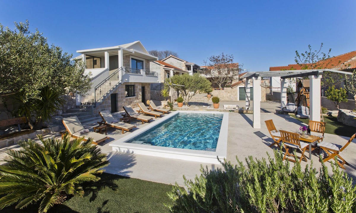 Bogomolje Villa | Villa Žurnata - Three Bedroom Villa with pool