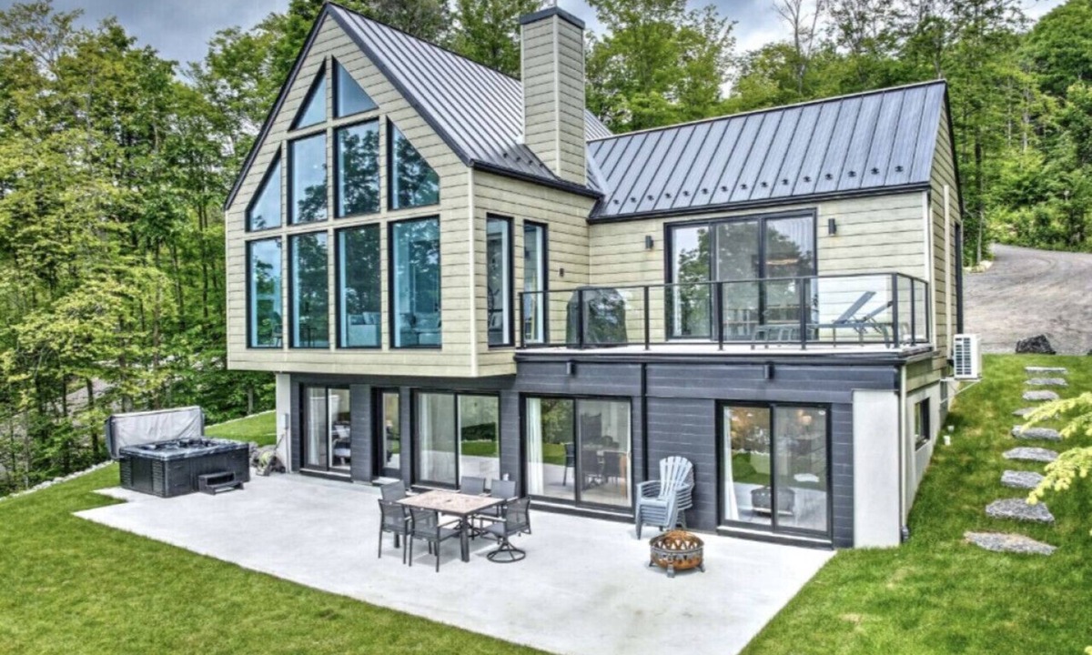 Saint-Damien Ski Chalet | VillaBaraka Moderna | Hot Tub | View | Pool Table