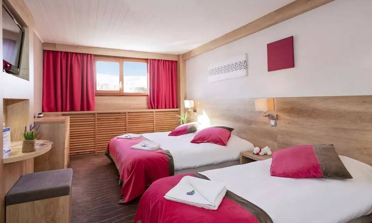 Mont-de-Lans Hotel | Village Club MMV Le Panorama* - Room for 3 people with balcony