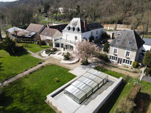 Ormoy-la-Riviere House | Village Collection Le Vauvert
