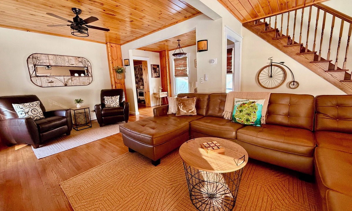 Town of Webb House | Village Cottages East: Town and Trails Main House with Hot Tub!
