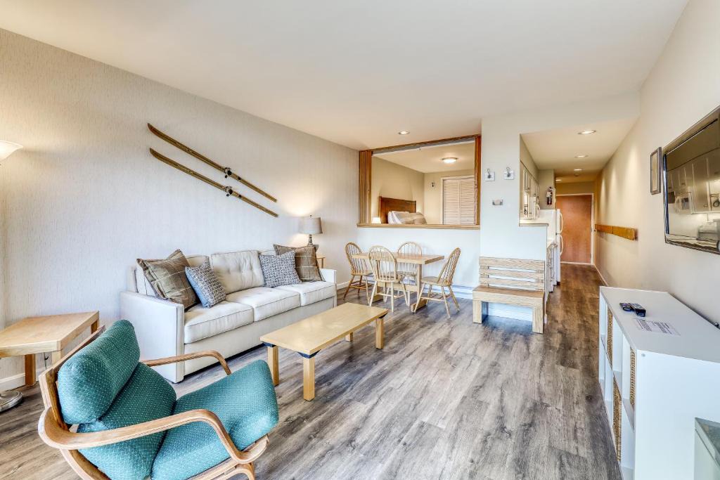 Warren Hotel | Village Gate Unit 209