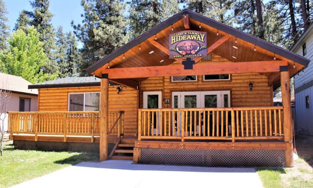 The Village Cabin | Village Hideaway with Fire Pit