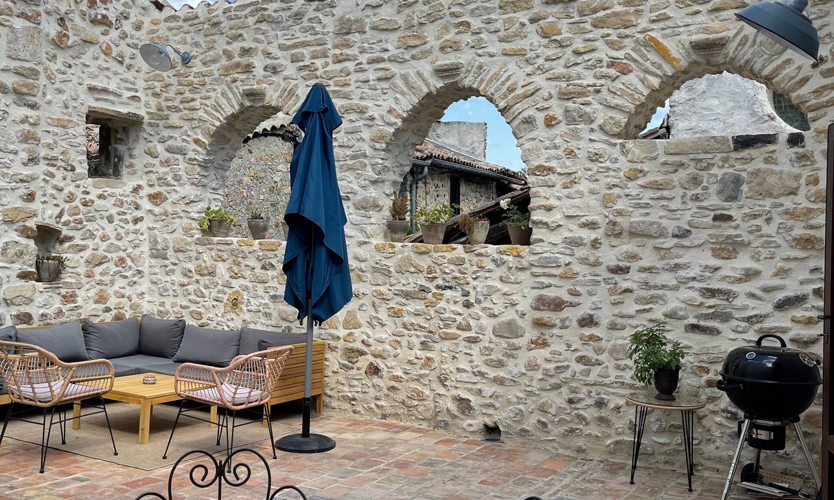 Allegre Les Fumades House | village house with "grand " patio