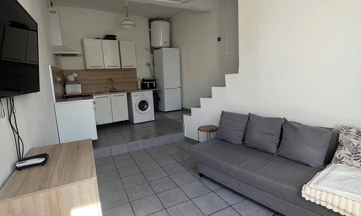 Vauvert House | Village House