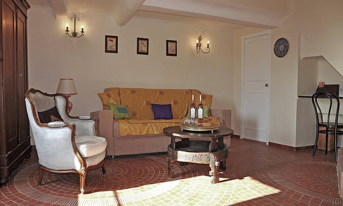 Fayence Villa | Village House in Fayence with Castle Views