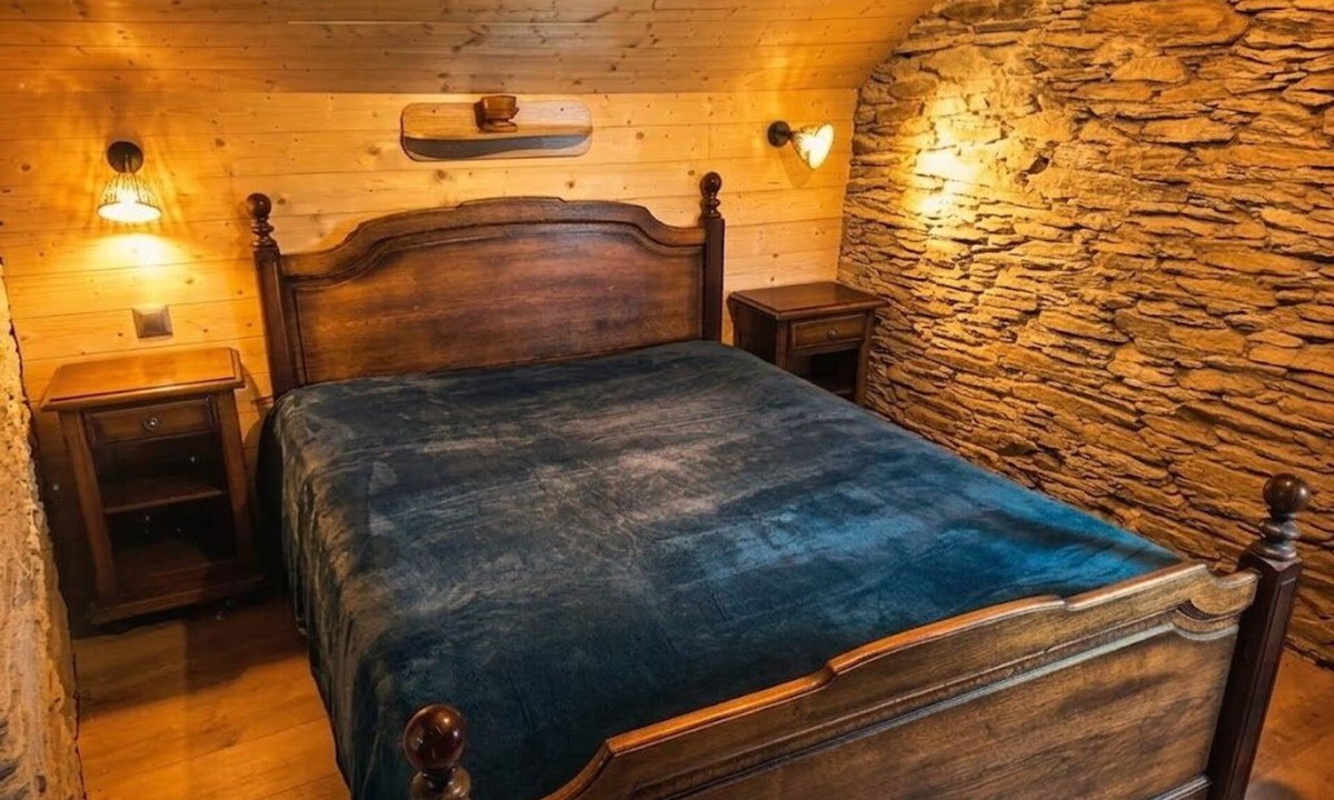 Curan House | Village house, sleeps 6, quiet location