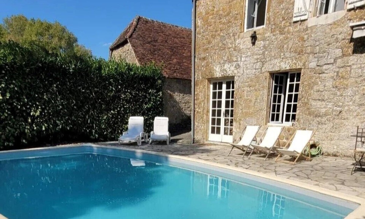 Strenquels House | village house with pool