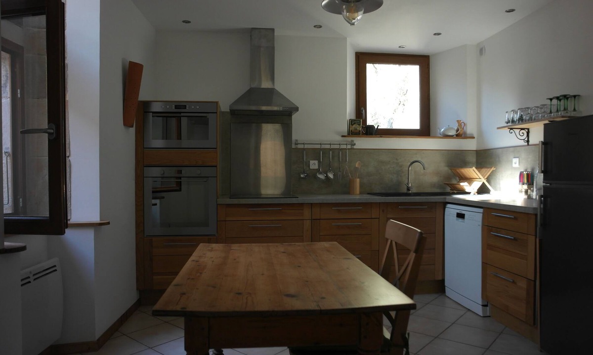 Viviers House | Village house with small inner courtyard