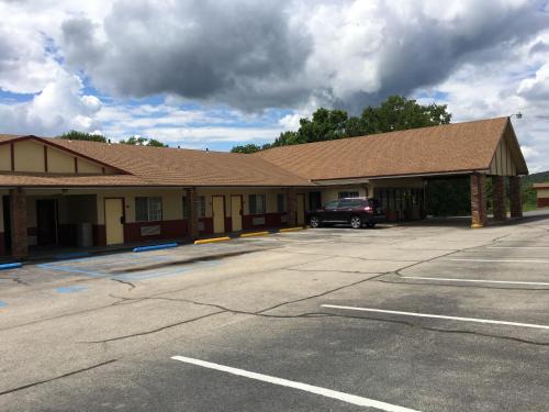 Hardy Hotel | Village Inn of Hardy