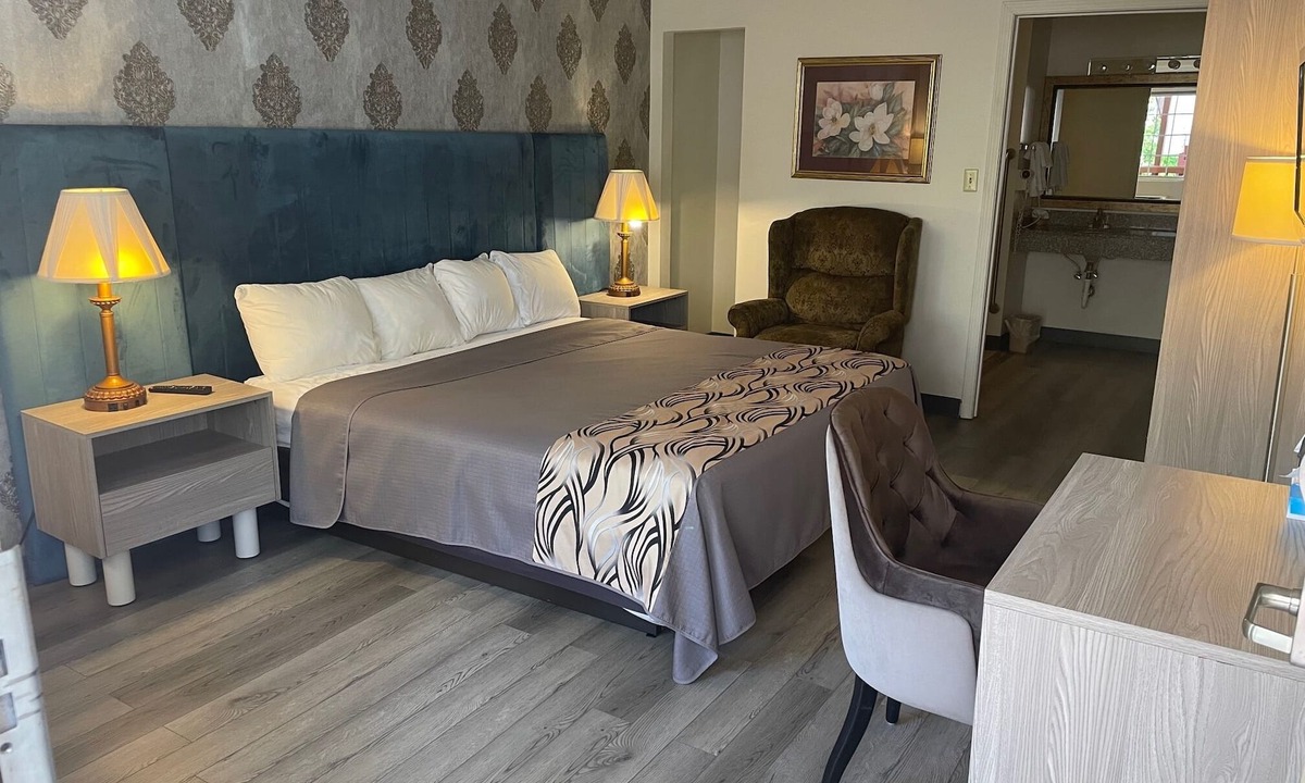 Hardy Hotel | Village Inn of Hardy