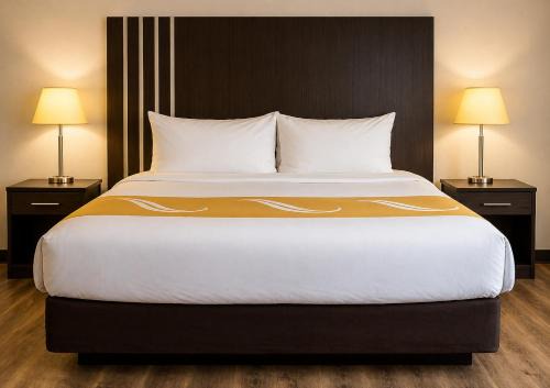 Point Edward Hotel | Village Inn & Suites