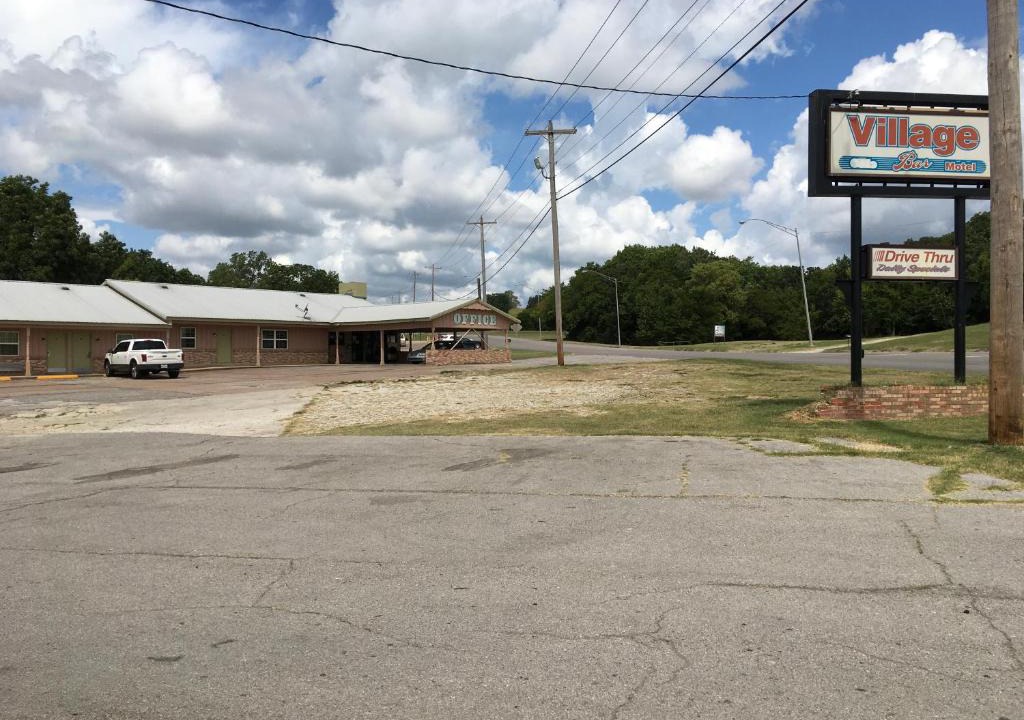 Ada Hotel | village inn