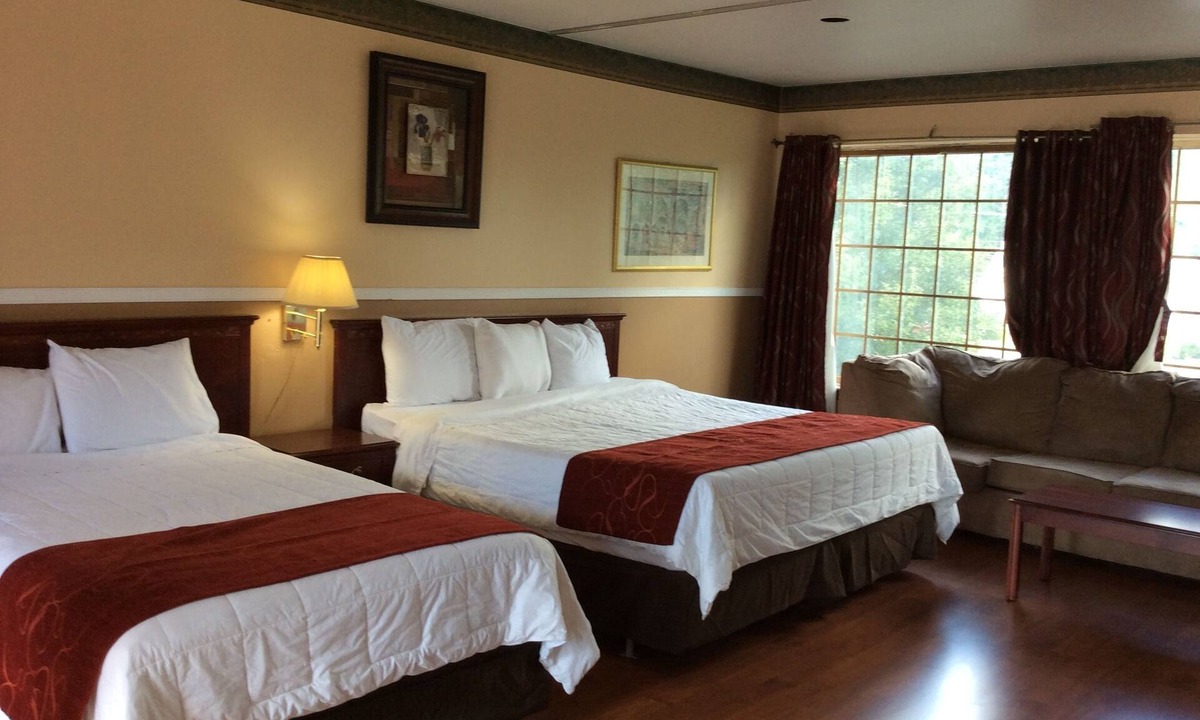 Colts Neck Hotel | Village Inn