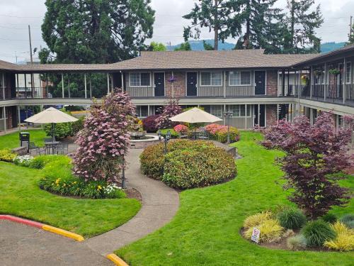 Springfield Hotel | Village Inn