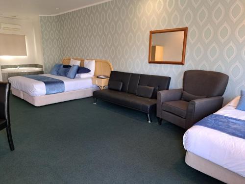 Anderson Park Hotel | Village Motel