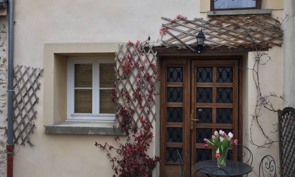 Saint-Nom-la-Breteche Cottage | Village studio, close to Versailles & Paris