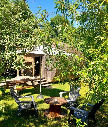 Montilliers House | " village tonneaux de tirpoil "