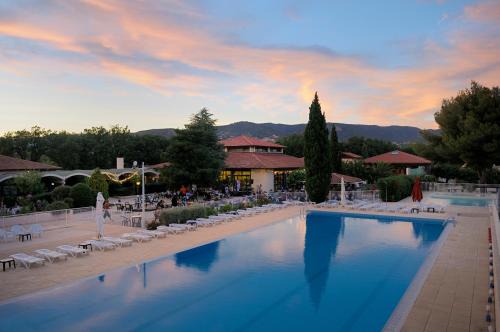 Bormes-Les-Mimosas Resort | Village Vacances La Manne