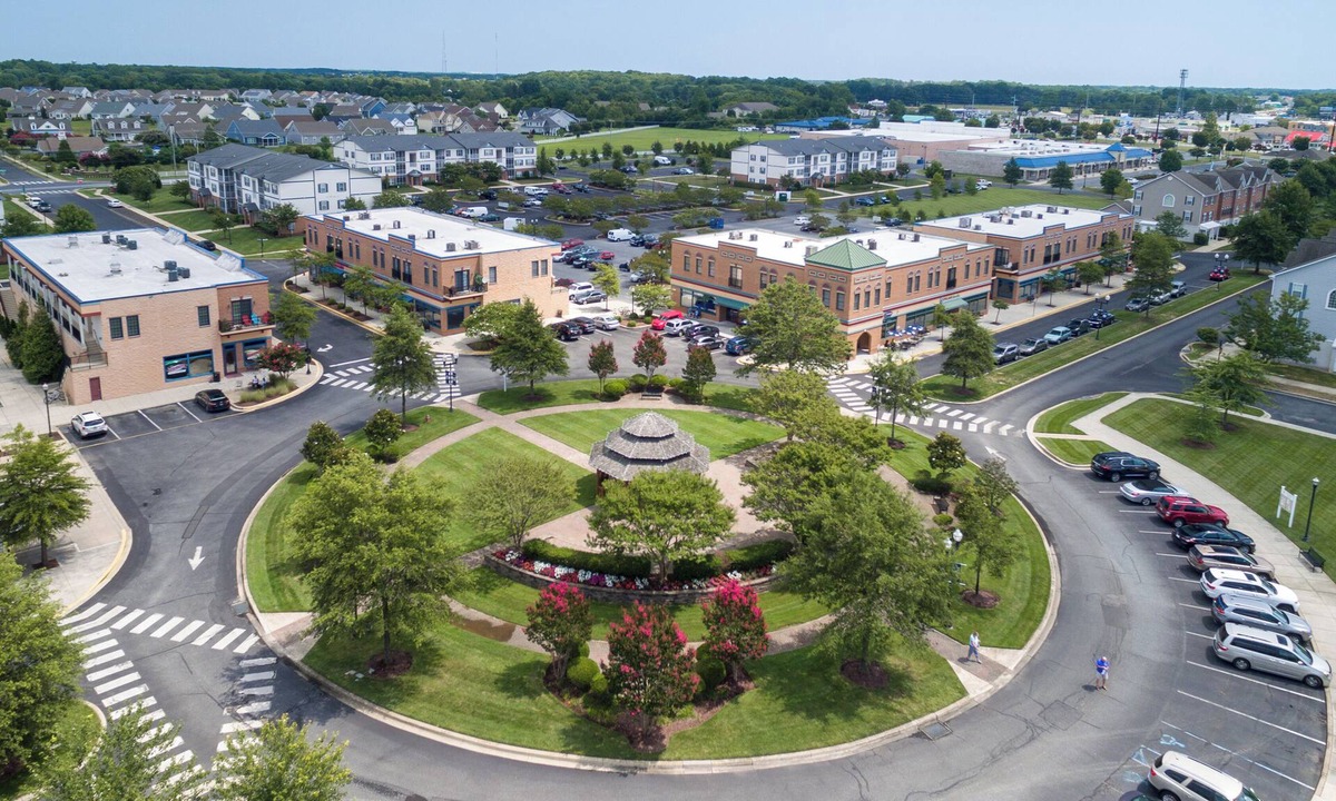 Villages of Five Points Condo | Villages of Five Points 3rd floor condo - great location & amenities!