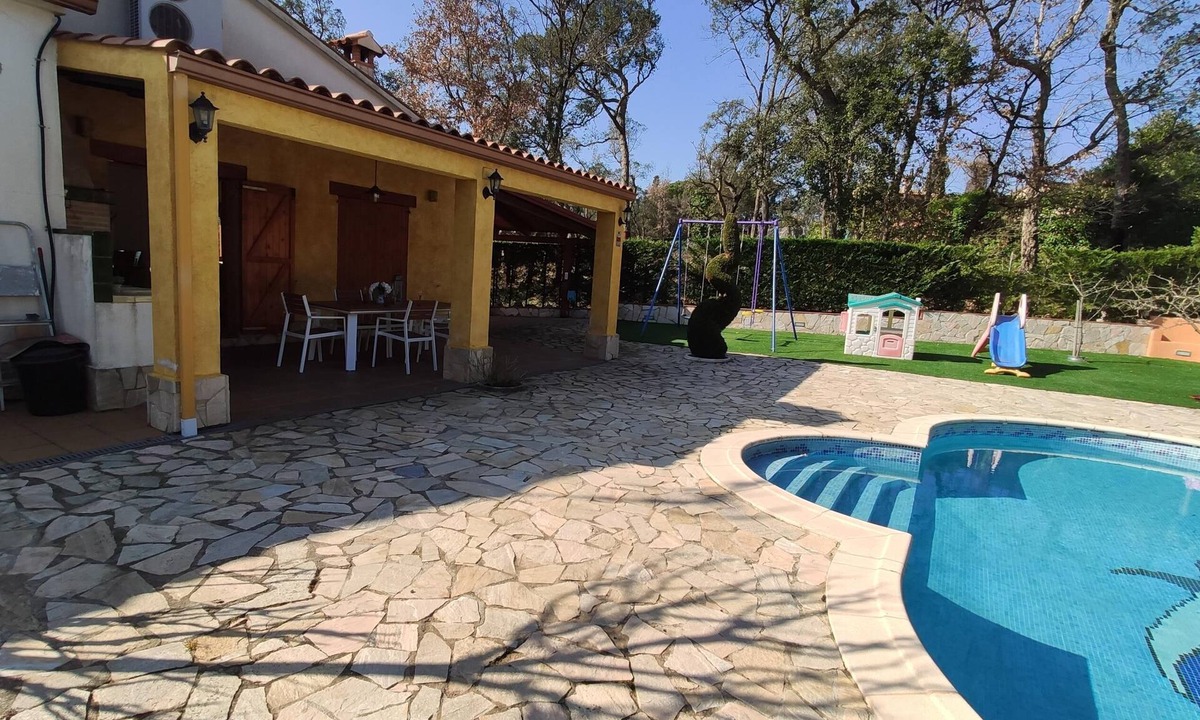 Can Carbonell Ski Chalet | VILLAS COSETTE VILLA MARTINA with swimming pool,