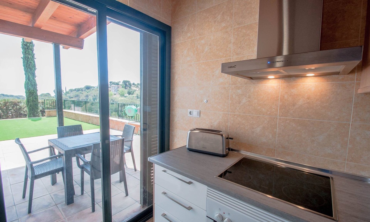Lloret de Mar House | Villas Costa Brava, Villa Pinares, 8 persons, Private Pool, Wifi,