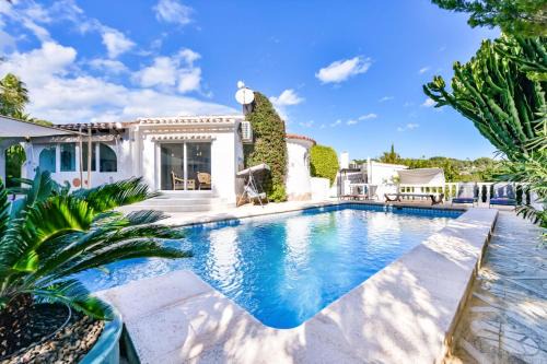 Urbanitzacio la Fustera Villa | Villas Guzman - Cathy