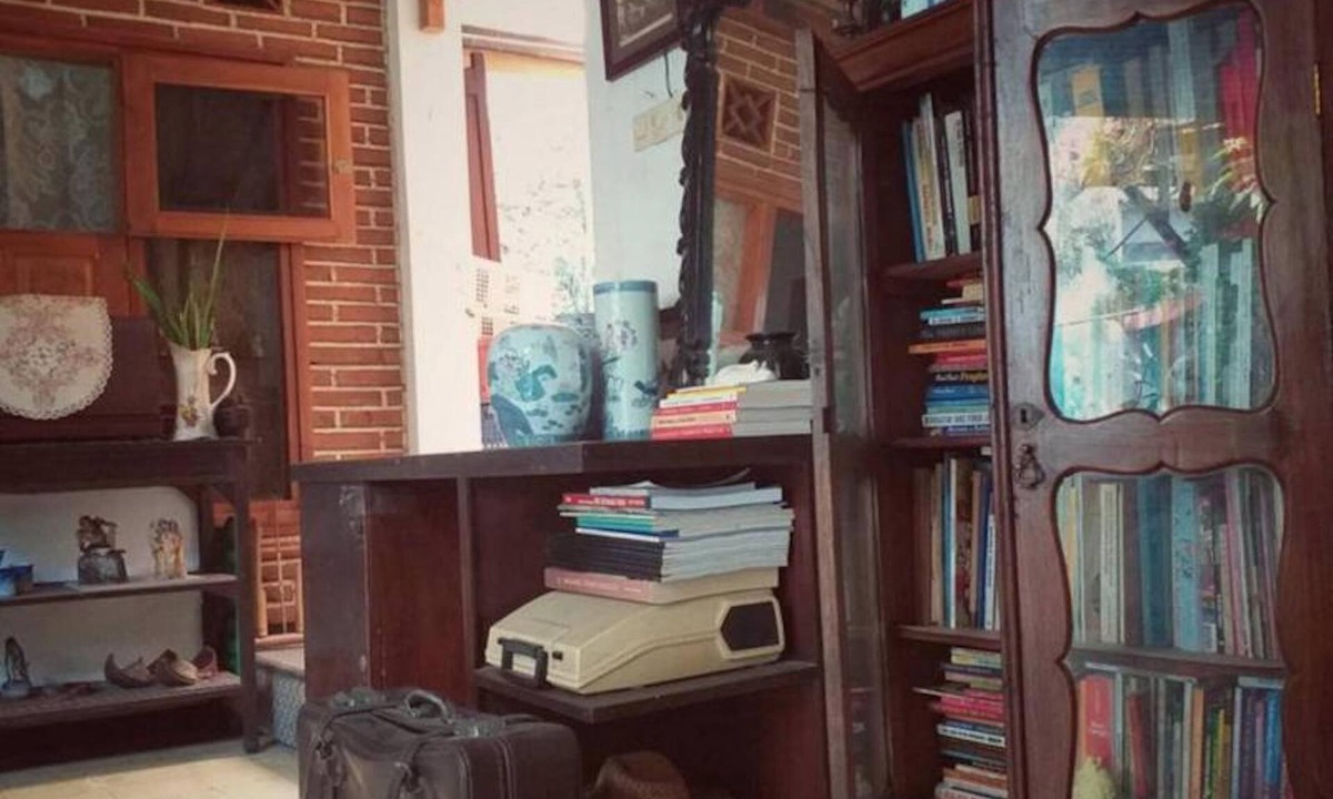 Klojen Bed & Breakfast | villas in batu indonesia Homestay Real