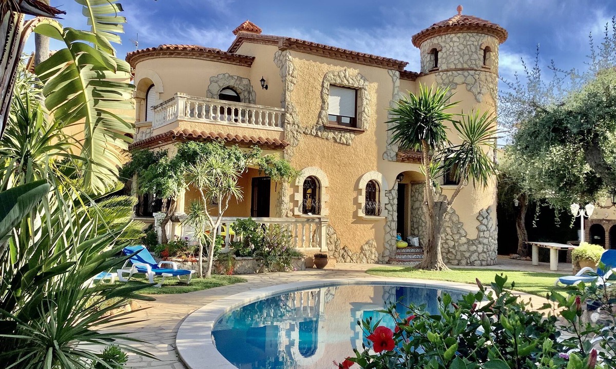 Mont-roig Bahia House | Villas Isla Romantica with a beautiful garden, communal pool, Beach 120 m