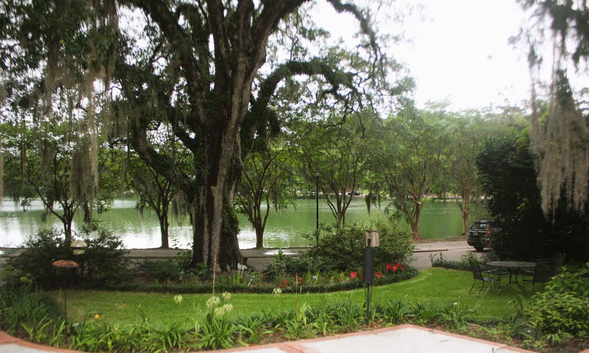 Tallahassee Apartment | Villas @ Lake Ella: 1br/2queen-1bth-Kitchenette