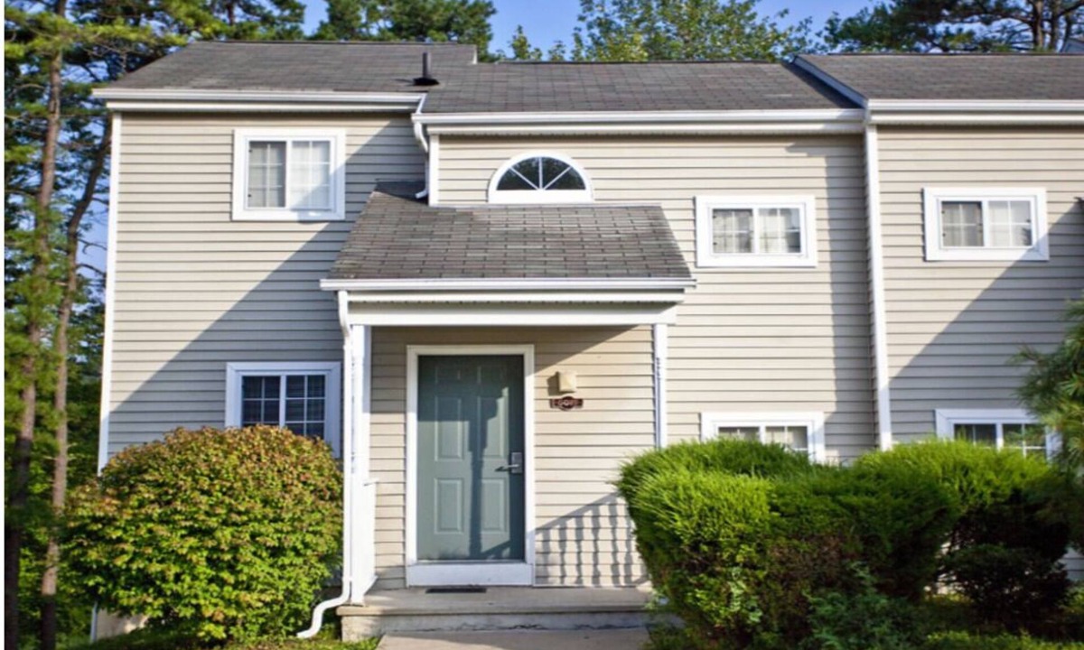 East Stroudsburg Villa | Villas Pocono Mountain by Explorian Resorts