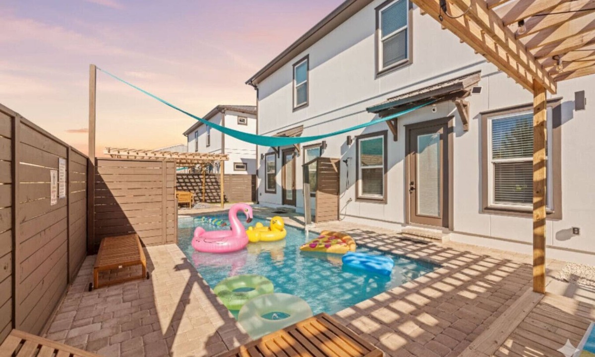 El Centro Beach House | Vincente Seascape (B)